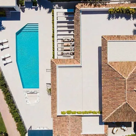 Mercedes - Luxury 5-bedroom In Brisas, Villa