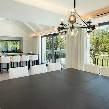 Mercedes - Luxury 5-bedroom In Brisas, *
