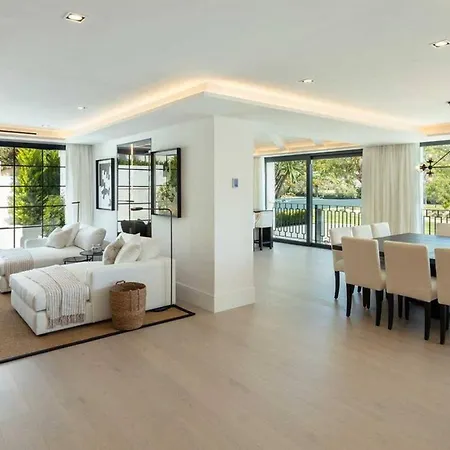 Mercedes - Luxury 5-bedroom In Brisas, * Marbella