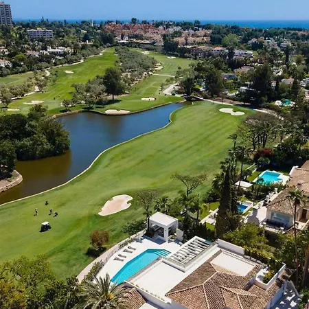 Mercedes - Luxury 5-bedroom In Brisas, * Marbella